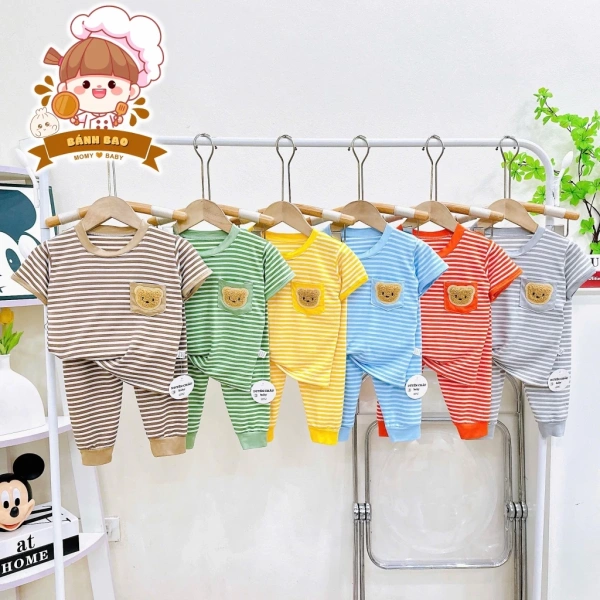 Áo thun dài tay mát cho bé trong đêm Giáng sinh: vừa ấm vừa hơi lạnh, làm bố mẹ bất ngờ - Ảnh 1