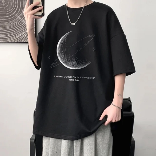Áo thun tay lỡ form rộng unisex mang lại cảm giác tự do bất ngờ trong những buổi dạo phố dài. - Ảnh 1