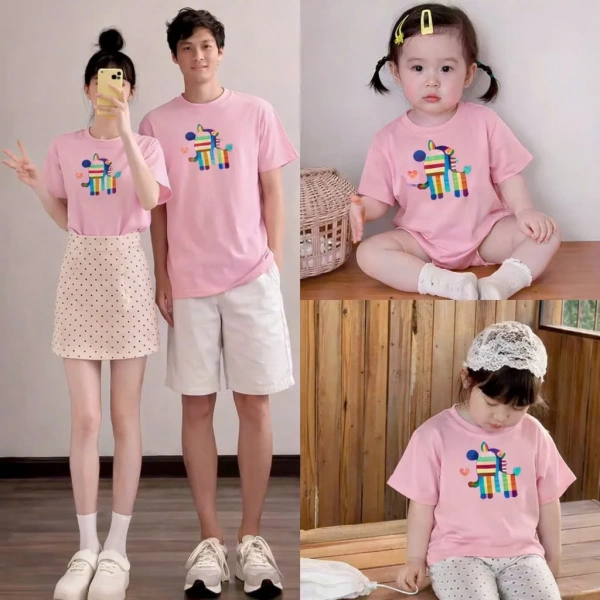 Khi chọn áo cho cả nhà, bạn thường có hai lựa chọn: mua áo chung thương hiệu hoặc tự thiết kế riêng. (Ảnh 3)