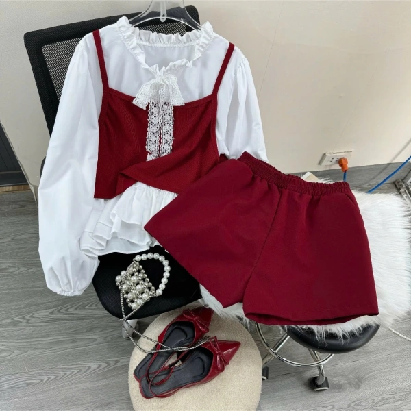 Việc thực hiện các bước trên sẽ giúp áo luôn giữ được độ bóng mượt và hình dáng như khi mới mua. (Ảnh 4) Việc thực hiện các bước trên sẽ giúp áo luôn giữ được độ bóng mượt và hình dáng như khi mới mua. (Ảnh 4)