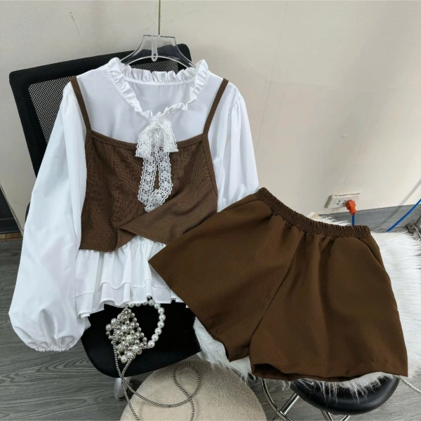 Khi sở hữu một chiếc áo vintage đẹp như thế, việc lựa chọn trang phục phụ trợ sẽ làm tăng thêm sức hút. (Ảnh 5) Khi sở hữu một chiếc áo vintage đẹp như thế, việc lựa chọn trang phục phụ trợ sẽ làm tăng thêm sức hút. (Ảnh 5)