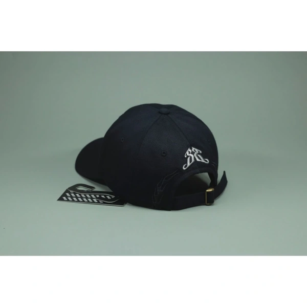 Một số mẫu ballcap được thiết kế với vành siết chặt để tạo cảm giác “cầm chặt”. (Ảnh 2) Một số mẫu ballcap được thiết kế với vành siết chặt để tạo cảm giác “cầm chặt”. (Ảnh 2)