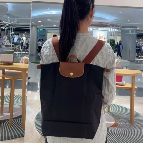 Việc gập gọn ba lô đã là một bước quan trọng, nhưng cách bạn xếp đồ bên trong cũng ảnh hưởng lớn tới trải nghiệm chuyến đi. (Ảnh 4) Việc gập gọn ba lô đã là một bước quan trọng, nhưng cách bạn xếp đồ bên trong cũng ảnh hưởng lớn tới trải nghiệm chuyến đi. (Ảnh 4)