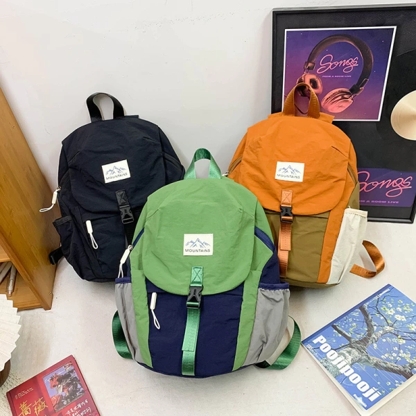 Thị trường ba lô trẻ em hiện nay đa dạng, từ vải canvas, nylon, cho tới vải Oxford. (Ảnh 3) Thị trường ba lô trẻ em hiện nay đa dạng, từ vải canvas, nylon, cho tới vải Oxford. (Ảnh 3)