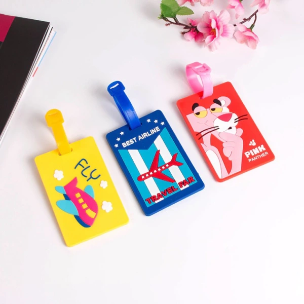 Một số phụ huynh thường cân nhắc giữa thẻ silicone, thẻ từ nhôm, và nhãn dán giấy. (Ảnh 4) Một số phụ huynh thường cân nhắc giữa thẻ silicone, thẻ từ nhôm, và nhãn dán giấy. (Ảnh 4)