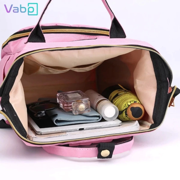 Qua bảng so sánh, Balo Bỉm Sữa Vaba 114512 nổi bật với lớp cách nhiệt giấy bạc và khoá kéo thép mạ vàng, đáp ứng tốt nhu cầu giữ ấm và độ bền. (Ảnh 3)