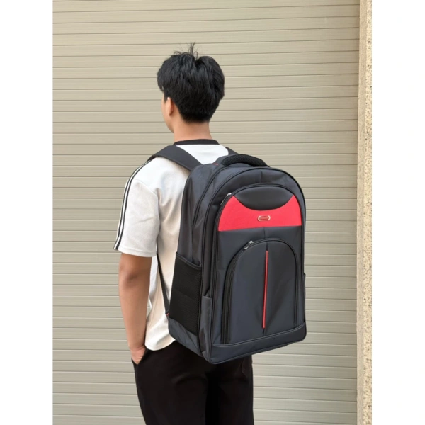 Để đưa ra quyết định mua balo, người tiêu dùng thường so sánh các yếu tố: kích thước, chất liệu, giá cả và tính năng bảo vệ laptop. (Ảnh 4)