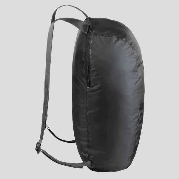 Polyester được ưa chuộng vì tính nhẹ và khả năng chống tia UV, nhưng độ bền của nó còn phụ thuộc vào cách xử lý bề mặt. (Ảnh 2)