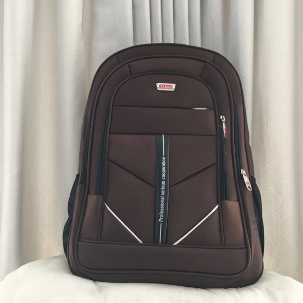 Những balo có kích thước trên 55 cm x 40 cm x 20 cm được thiết kế đặc biệt cho những người cần mang theo nhiều dụng cụ làm việc và cá nhân trong một chiếc balo duy nhất. (Ảnh 2)