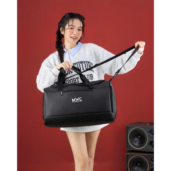 Một chuyến du lịch hay hành trình phượt kéo dài từ vài ngày tới hàng tuần không chỉ đòi hỏi bạn mang theo đủ áo quần, đồ dùng cá nhân mà còn cần dự trữ các thiết bị hỗ trợ như máy ảnh, sạc dự phòng, thực phẩm nhẹ, và dĩ nhiên là giấy tờ cá nhân. (Ảnh 2) Một chuyến du lịch hay hành trình phượt kéo dài từ vài ngày tới hàng tuần không chỉ đòi hỏi bạn mang theo đủ áo quần, đồ dùng cá nhân mà còn cần dự trữ các thiết bị hỗ trợ như máy ảnh, sạc dự phòng, thực phẩm nhẹ, và dĩ nhiên là giấy tờ cá nhân. (Ảnh 2)