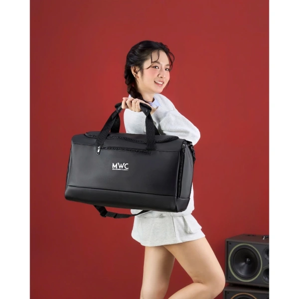 Balo thể thao cỡ lớn bật mí ngăn bảo mật ẩn khiến bạn bất ngờ khi chuẩn bị hành trình dài - Ảnh 4 Balo thể thao cỡ lớn bật mí ngăn bảo mật ẩn khiến bạn bất ngờ khi chuẩn bị hành trình dài - Ảnh 4