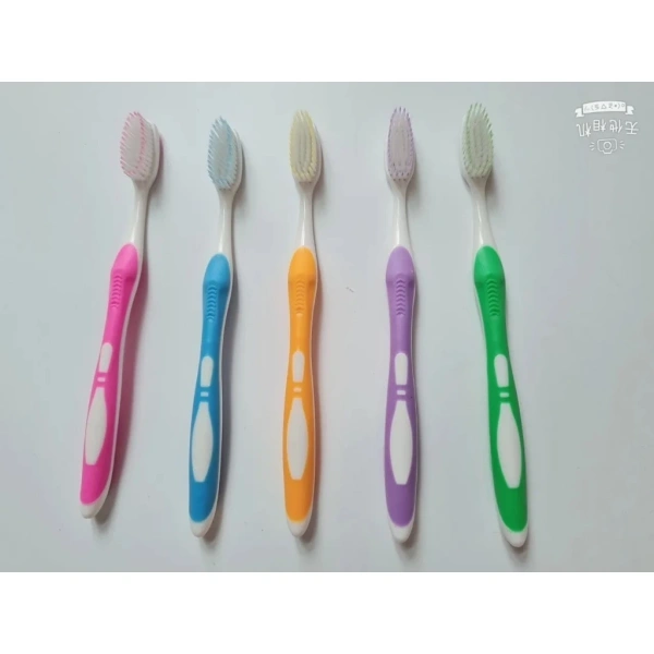 Không cần phải mua nhiều loại dụng cụ khác nhau, chỉ với một chiếc SURFF bạn có thể hoàn thiện quá trình làm sạch răng miệng, vừa an toàn vừa hiệu quả. (Ảnh 5)