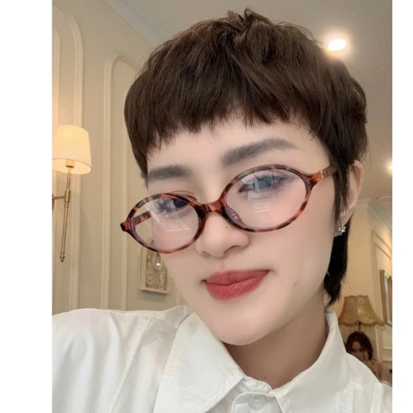Hơn nữa, việc điều chỉnh thời gian đọc ngắn hơn, thực hiện các bài tập nhắm mắt, và thường xuyên thay đổi vị trí nhìn cũng là những cách hỗ trợ hiệu quả. (Ảnh 5) Hơn nữa, việc điều chỉnh thời gian đọc ngắn hơn, thực hiện các bài tập nhắm mắt, và thường xuyên thay đổi vị trí nhìn cũng là những cách hỗ trợ hiệu quả. (Ảnh 5)
