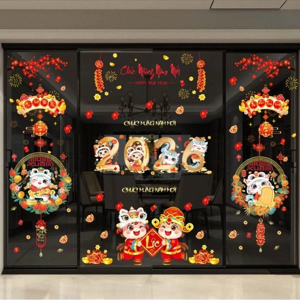 Thuê công ty thiết kế, sản xuất đồ trang trí Tết cho cửa kính thường kéo dài thời gian lên đến hàng tuần và chi phí từ vài trăm nghìn tới vài triệu đồng tùy dự án. (Ảnh 5) Thuê công ty thiết kế, sản xuất đồ trang trí Tết cho cửa kính thường kéo dài thời gian lên đến hàng tuần và chi phí từ vài trăm nghìn tới vài triệu đồng tùy dự án. (Ảnh 5)
