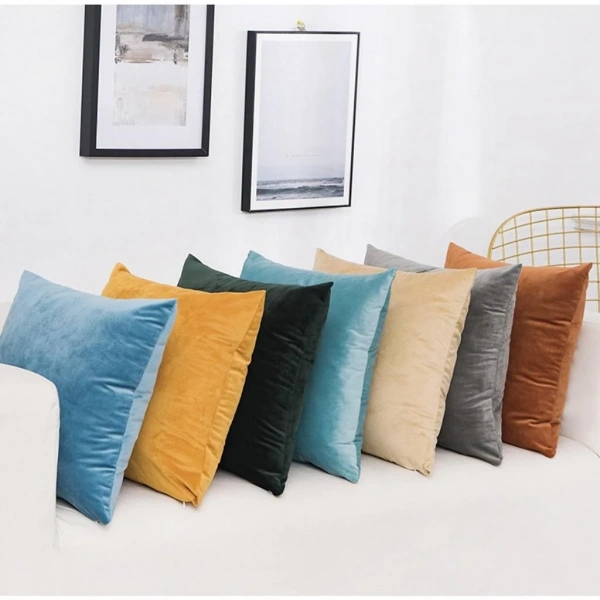 Chiếc Gối vuông tựa sofa vải nhung 45cmx45cm được thiết kế để vừa đáp ứng nhu cầu hỗ trợ lưng, vừa làm đẹp không gian nội thất. (Ảnh 5)