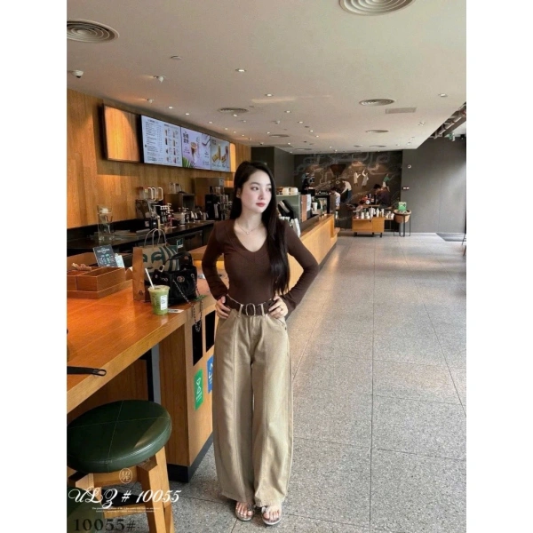 Màu nâu thường được nhắc đến trong các bộ sưu tập vintage, tạo cảm giác ấm áp, nhẹ nhàng nhưng không kém phần thời thượng. (Ảnh 4) Màu nâu thường được nhắc đến trong các bộ sưu tập vintage, tạo cảm giác ấm áp, nhẹ nhàng nhưng không kém phần thời thượng. (Ảnh 4)
