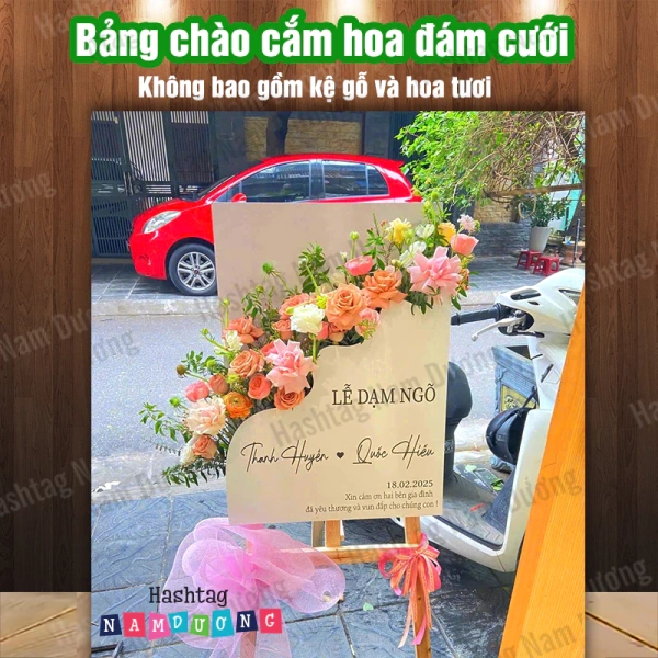 Bảng chào mừng cắm hoa rực rỡ làm lấn không gian di chuyển trong tiệc cưới – chi tiết dễ bỏ qua - Ảnh 1 Bảng chào mừng cắm hoa rực rỡ làm lấn không gian di chuyển trong tiệc cưới – chi tiết dễ bỏ qua - Ảnh 1