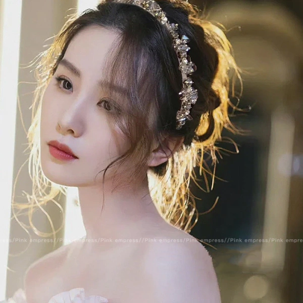 Nhiều thương hiệu đã cải tiến mẫu băng đô với “đệm mịn” nội tại hoặc đường viền silicone. (Ảnh 4) Nhiều thương hiệu đã cải tiến mẫu băng đô với “đệm mịn” nội tại hoặc đường viền silicone. (Ảnh 4)