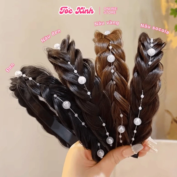 Nhìn chung, sợi tơ nhân tạo được xem là “giữa” lý tưởng: vừa có độ bóng nhẹ tự nhiên, vừa giảm thiểu hiện tượng bám tóc hơn so với nhựa. (Ảnh 4) Nhìn chung, sợi tơ nhân tạo được xem là “giữa” lý tưởng: vừa có độ bóng nhẹ tự nhiên, vừa giảm thiểu hiện tượng bám tóc hơn so với nhựa. (Ảnh 4)