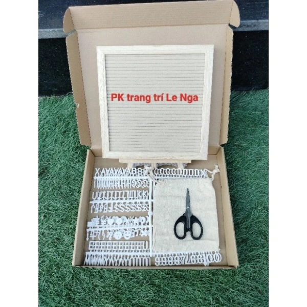 Thị trường hiện nay có nhiều mẫu bảng gỗ chữ, từ chất liệu MDF rẻ tiền đến gỗ tự nhiên như oak, walnut. (Ảnh 4) Thị trường hiện nay có nhiều mẫu bảng gỗ chữ, từ chất liệu MDF rẻ tiền đến gỗ tự nhiên như oak, walnut. (Ảnh 4)