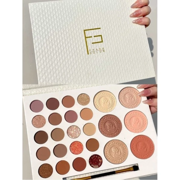 Bảng mắt 26 ô tone cam đất hứa hẹn rực rỡ, nhưng cọ đi kèm lại khiến việc blend highlight trở nên bất ngờ khó khăn - Ảnh 3 Bảng mắt 26 ô tone cam đất hứa hẹn rực rỡ, nhưng cọ đi kèm lại khiến việc blend highlight trở nên bất ngờ khó khăn - Ảnh 3