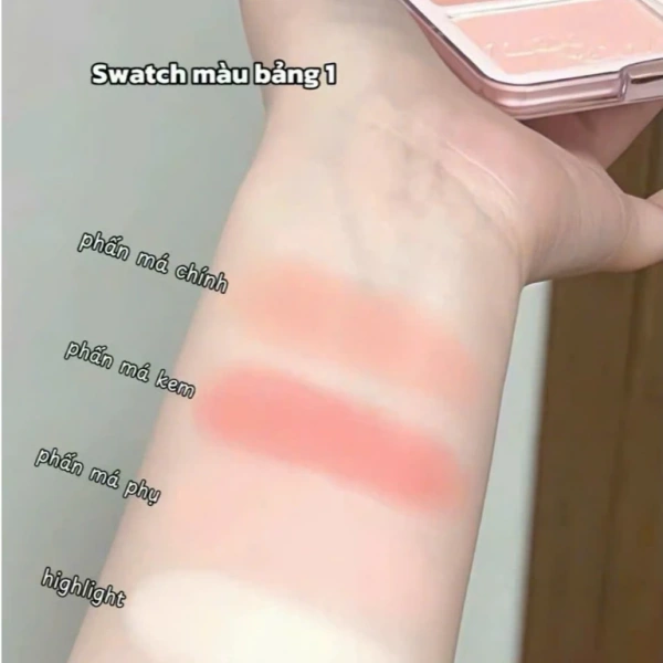 Bảng phấn má có highlight lấp lánh thường khiến độ bám mịn mất đi sau vài giờ - Ảnh 5 Bảng phấn má có highlight lấp lánh thường khiến độ bám mịn mất đi sau vài giờ - Ảnh 5