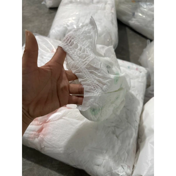 Ví dụ, một bộ 50 băng vệ sinh dạng quần 30‑100 kg (túi trần) hiện đang có giá 139.000 VND (giá khuyến mãi), thường bán ở mức 168.190 VND. (Ảnh 4)