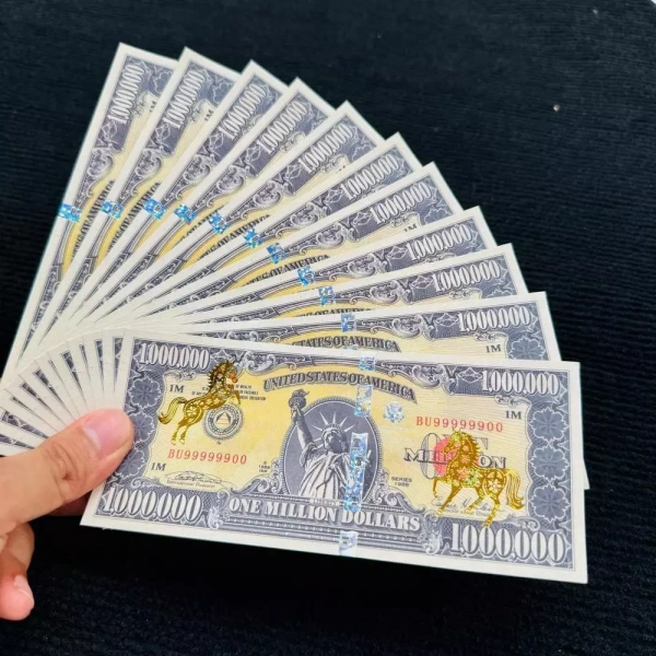 Bánh lì xì hình ngựa sang trọng: Niềm vui mở bao đỏ và những khó khăn bất ngờ trong bảo quản. - Ảnh 1