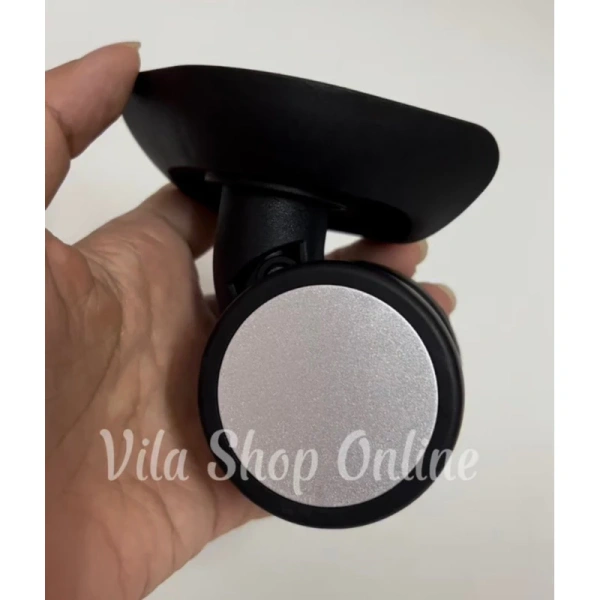 Bánh xe nhựa cứng thường có độ bền cao, chịu tải tốt, thích hợp với những chuyến đi mang nhiều đồ nặng. (Ảnh 2)