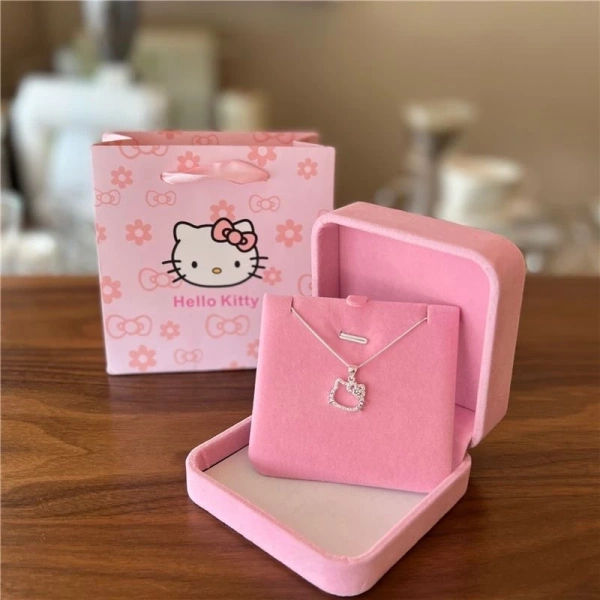Phụ kiện mạ bạc thường có lớp mạ mỏng, dễ bị ăn mòn khi tiếp xúc với nước, mồ hôi hoặc chất tẩy rửa mạnh. (Ảnh 2) Phụ kiện mạ bạc thường có lớp mạ mỏng, dễ bị ăn mòn khi tiếp xúc với nước, mồ hôi hoặc chất tẩy rửa mạnh. (Ảnh 2)