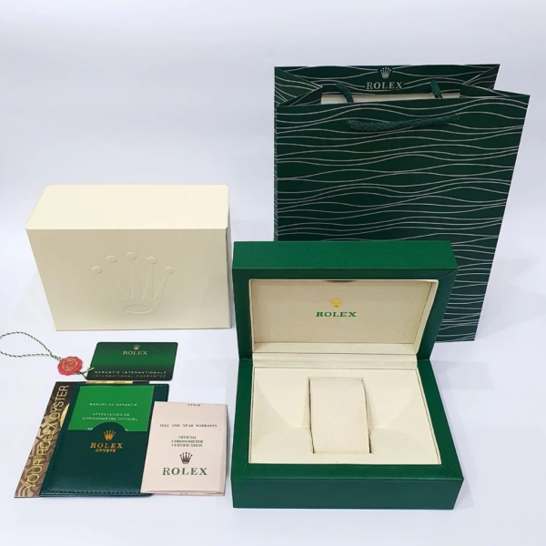 Những biến đổi môi trường hàng ngày có thể gây tổn thương không chỉ cho đồng hồ mà còn cho hộp đựng. (Ảnh 2)