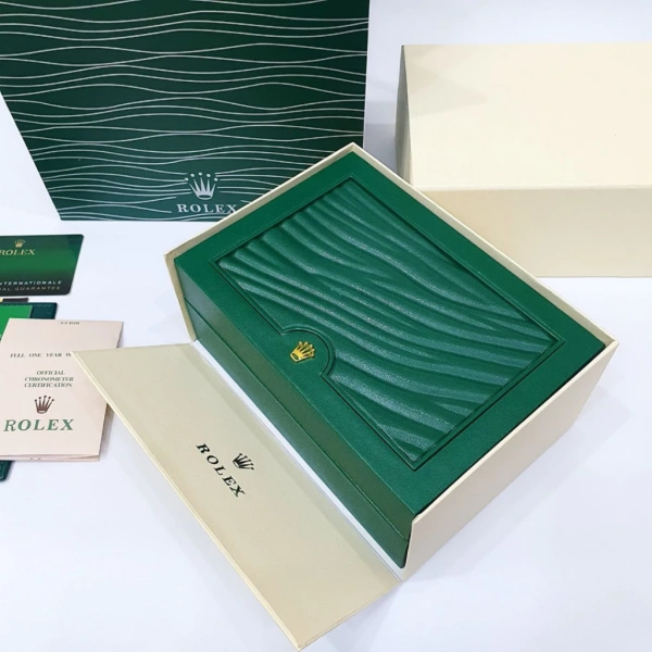 Những biến đổi môi trường hàng ngày có thể gây tổn thương không chỉ cho đồng hồ mà còn cho hộp đựng. (Ảnh 3)