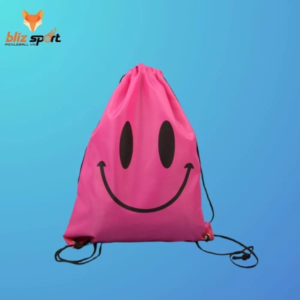 Trong môi trường du lịch, đặc biệt là những địa điểm có thời tiết ẩm ướt, việc giữ giày luôn khô ráo là một thách thức. (Ảnh 2)