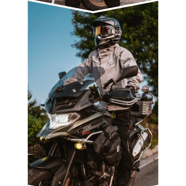 Áo Motowolf được thiết kế để gấp lại thành một cục gọn, dễ dàng bỏ vào balo hoặc túi đựng. (Ảnh 3) Áo Motowolf được thiết kế để gấp lại thành một cục gọn, dễ dàng bỏ vào balo hoặc túi đựng. (Ảnh 3)