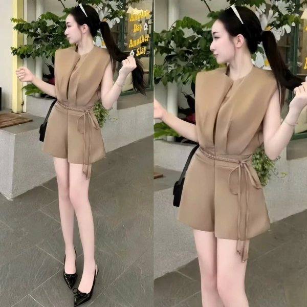Dây nơ không phải là phụ kiện mới, nhưng cách nó được sử dụng trong jumpsuit đã có bước tiến đáng kể. (Ảnh 3) Dây nơ không phải là phụ kiện mới, nhưng cách nó được sử dụng trong jumpsuit đã có bước tiến đáng kể. (Ảnh 3)