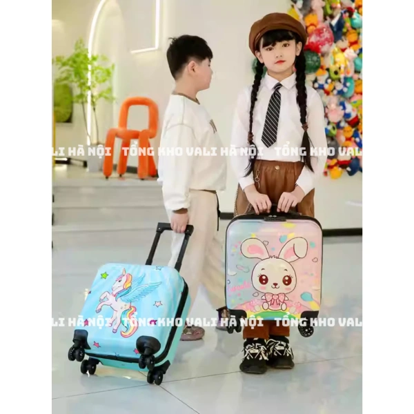 Việc một chiếc vali “trông mới” không chỉ dựa vào chất liệu mà còn phụ thuộc vào thiết kế. (Ảnh 2) Việc một chiếc vali “trông mới” không chỉ dựa vào chất liệu mà còn phụ thuộc vào thiết kế. (Ảnh 2)