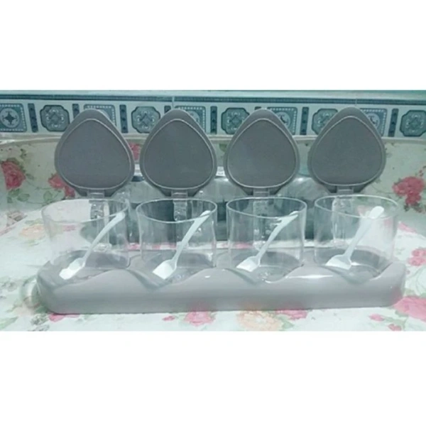 Có nhiều lựa chọn khay gia vị đa năng hiện nay, từ những mô hình gắn tường, loại tre tự nhiên cho tới khay nhựa cao cấp. (Ảnh 3)