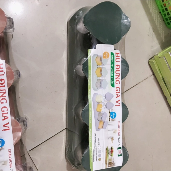 Đối với những ai đang cân nhắc lựa chọn, KHAY GIA VỊ 4 LOẠI LỚN (kèm theo khay) hiện đang được bán với mức giá đã giảm xuống còn 45.000 VND (so với giá gốc 58.050 VND), cung cấp đầy đủ các yếu tố kể trên mà không tốn kém quá mức. (Ảnh 5) Đối với những ai đang cân nhắc lựa chọn, KHAY GIA VỊ 4 LOẠI LỚN (kèm theo khay) hiện đang được bán với mức giá đã giảm xuống còn 45.000 VND (so với giá gốc 58.050 VND), cung cấp đầy đủ các yếu tố kể trên mà không tốn kém quá mức. (Ảnh 5)