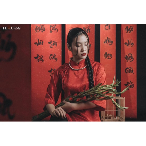 Những ví dụ trên chứng tỏ rằng chỉ với một chiếc tóc giả phù hợp, người chụp có thể thay đổi “bối cảnh” cảm xúc của ảnh mà không cần phải thay đổi toàn bộ set đạo cụ. (Ảnh 4)