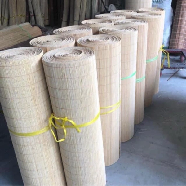Đối với mùa lễ Tết, bạt thường được treo trong thời gian dài, phải chịu được cả ánh nắng trong nhà và độ ẩm từ các vật trang trí khác. (Ảnh 3) Đối với mùa lễ Tết, bạt thường được treo trong thời gian dài, phải chịu được cả ánh nắng trong nhà và độ ẩm từ các vật trang trí khác. (Ảnh 3)