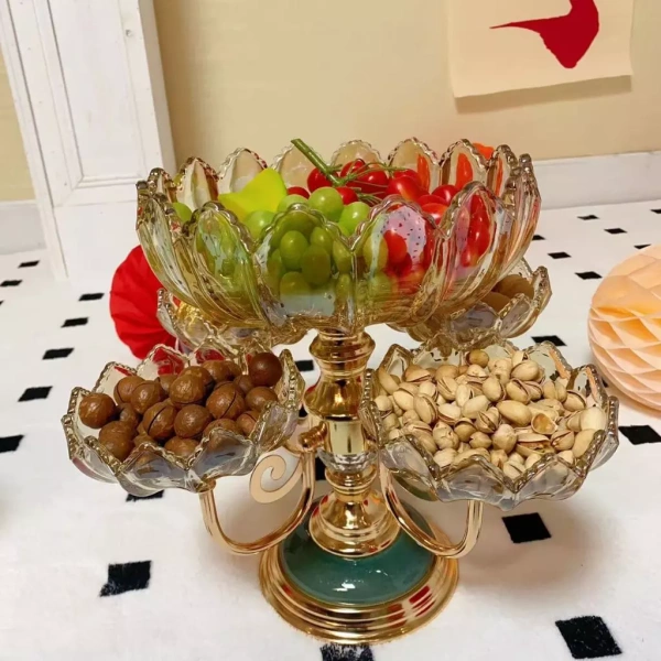 Bày biện mứt Tết trên khay đa lớp khiến không gian bếp bỗng trở nên gọn gàng hơn nhiều so với dự đoán - Ảnh 4 Bày biện mứt Tết trên khay đa lớp khiến không gian bếp bỗng trở nên gọn gàng hơn nhiều so với dự đoán - Ảnh 4