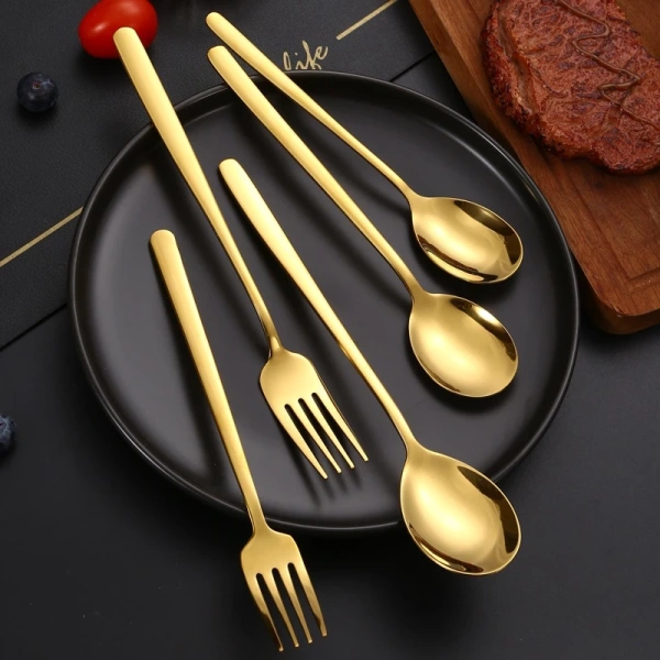 Dưới đây là một bảng so sánh ngắn gọn giữa ba loại thìa phổ biến trên thị trường: inox không mạ, mạ titan và mạ vàng. (Ảnh 3) Dưới đây là một bảng so sánh ngắn gọn giữa ba loại thìa phổ biến trên thị trường: inox không mạ, mạ titan và mạ vàng. (Ảnh 3)