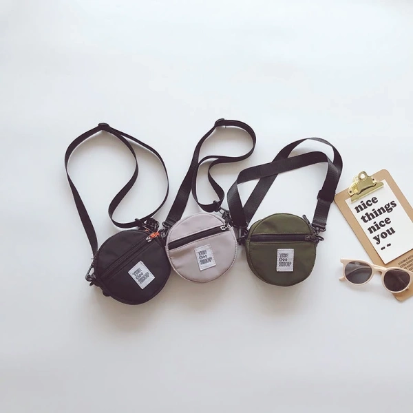 Phong cách “street‑wear” của Hàn Quốc không chỉ thu hút giới trẻ mà còn lan tỏa mạnh mẽ tới trẻ em nhờ những thiết kế trẻ trung, màu sắc nổi bật và họa tiết đơn giản. (Ảnh 2) Phong cách “street‑wear” của Hàn Quốc không chỉ thu hút giới trẻ mà còn lan tỏa mạnh mẽ tới trẻ em nhờ những thiết kế trẻ trung, màu sắc nổi bật và họa tiết đơn giản. (Ảnh 2)