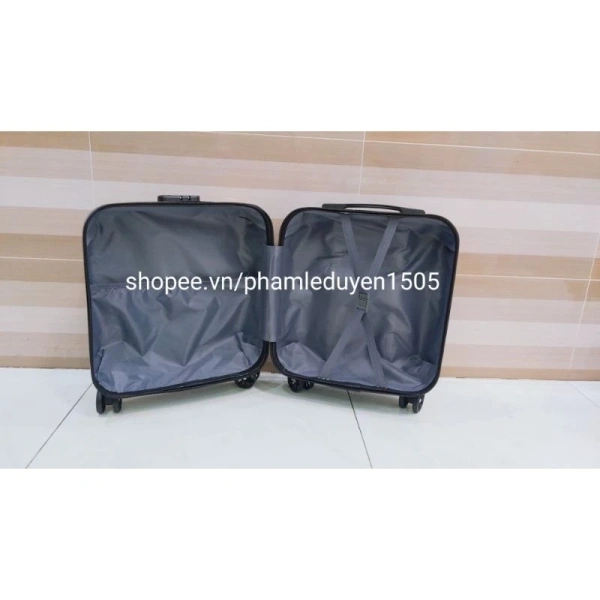Khi quyết định mua vali kéo cho bé, phụ huynh nên xem xét các yếu tố sau để đảm bảo chiếc vali không chỉ "đẹp mắt" mà còn thực sự hỗ trợ sự di chuyển thoải mái. (Ảnh 2) Khi quyết định mua vali kéo cho bé, phụ huynh nên xem xét các yếu tố sau để đảm bảo chiếc vali không chỉ "đẹp mắt" mà còn thực sự hỗ trợ sự di chuyển thoải mái. (Ảnh 2)
