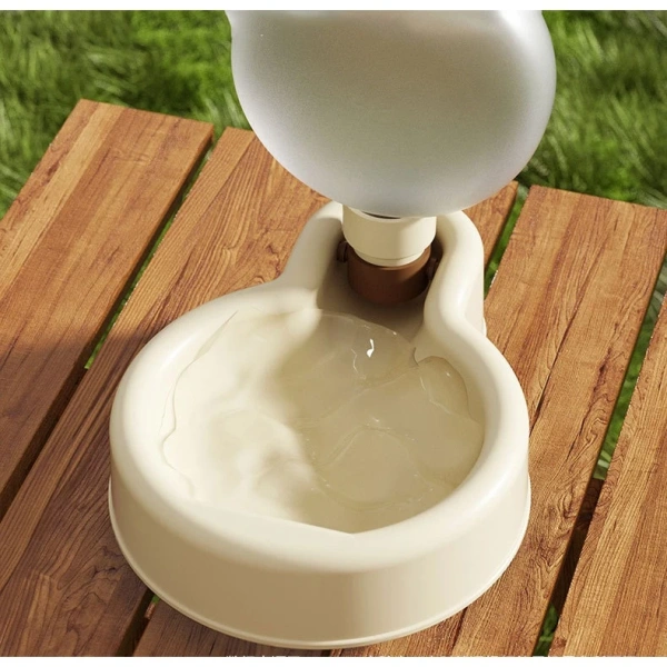 Bình nước du lịch cầm tay 350ml cho chó mèo thường quá nhỏ, khiến các buổi dã ngoại dài trở nên lo lắng về nguồn nước - Ảnh 5 Bình nước du lịch cầm tay 350ml cho chó mèo thường quá nhỏ, khiến các buổi dã ngoại dài trở nên lo lắng về nguồn nước - Ảnh 5