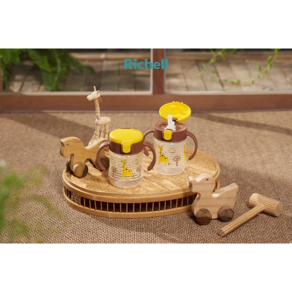 Nhìn vào nhựa PP, nếu thấy thay đổi màu sắc, xuất hiện vết nứt rõ ràng hoặc silicone mất đàn hồi, đây là dấu hiệu cần thay mới. (Ảnh 5) Nhìn vào nhựa PP, nếu thấy thay đổi màu sắc, xuất hiện vết nứt rõ ràng hoặc silicone mất đàn hồi, đây là dấu hiệu cần thay mới. (Ảnh 5)