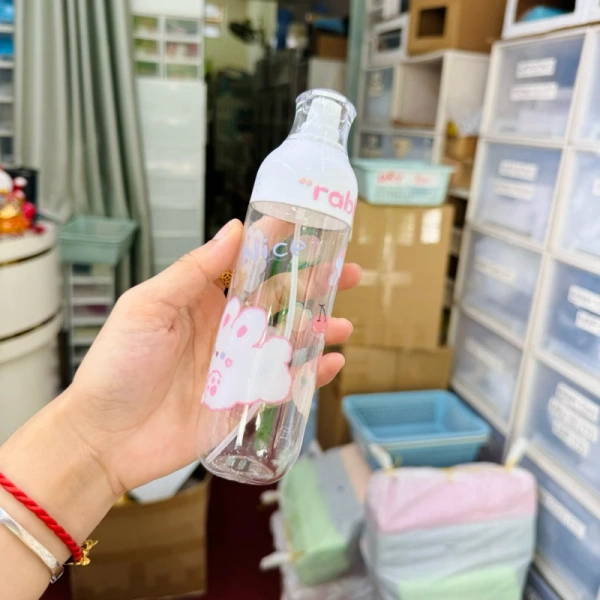 Bình xịt mini du lịch thường bị kẹt nút khi quên vệ sinh, một bất ngờ không muốn gặp - Ảnh 1 Bình xịt mini du lịch thường bị kẹt nút khi quên vệ sinh, một bất ngờ không muốn gặp - Ảnh 1
