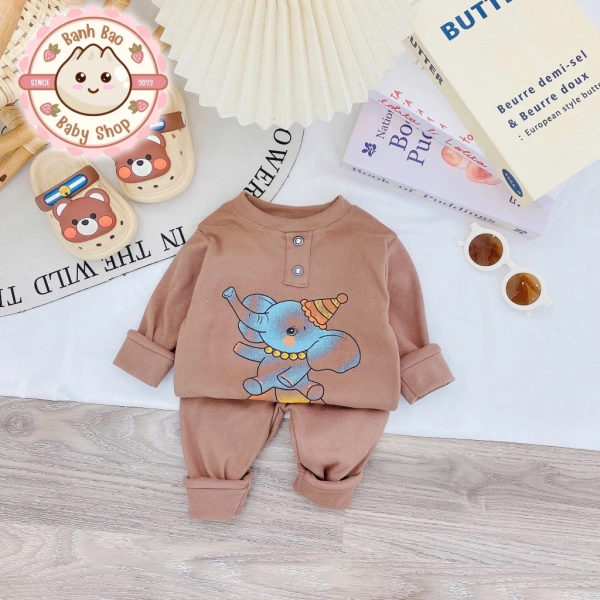 Kết hợp những yếu tố trên không chỉ mang lại vẻ ngoài “đáng yêu” mà còn giúp bé duy trì nhiệt độ cơ thể ổn định, tránh cảm giác quá nóng hay lạnh. (Ảnh 4) Kết hợp những yếu tố trên không chỉ mang lại vẻ ngoài “đáng yêu” mà còn giúp bé duy trì nhiệt độ cơ thể ổn định, tránh cảm giác quá nóng hay lạnh. (Ảnh 4)