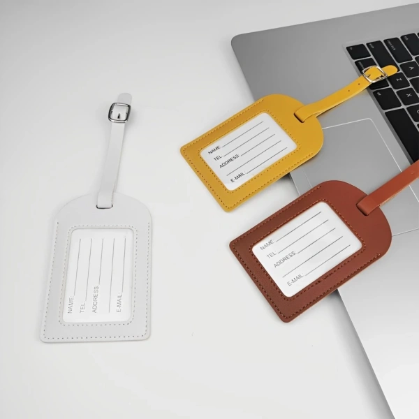 Trong số các sản phẩm đang được ưa chuộng, Thẻ treo hành lý – name tag, tag vali, balo du lịch nước ngoài, chống thất lạc cao cấp được thiết kế đặc biệt để giải quyết vấn đề “mất vali” trong những chặng bay ngắn. (Ảnh 4) Trong số các sản phẩm đang được ưa chuộng, Thẻ treo hành lý – name tag, tag vali, balo du lịch nước ngoài, chống thất lạc cao cấp được thiết kế đặc biệt để giải quyết vấn đề “mất vali” trong những chặng bay ngắn. (Ảnh 4)