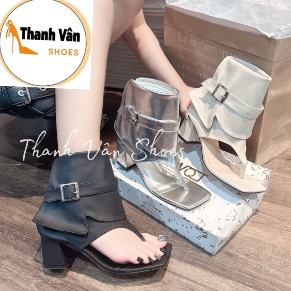 Nếu kẹp viền được đặt quá cao so với mắt cá chân, hoặc quá thấp so với xương gót, nó sẽ không thực hiện được vai trò “cản” tốt nhất. (Ảnh 2) Nếu kẹp viền được đặt quá cao so với mắt cá chân, hoặc quá thấp so với xương gót, nó sẽ không thực hiện được vai trò “cản” tốt nhất. (Ảnh 2)